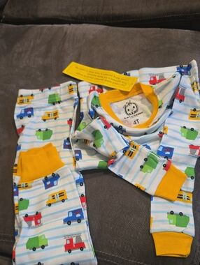 Kids Yellow-Trim Cotton Pajama Set with Vehicle Print - 4T